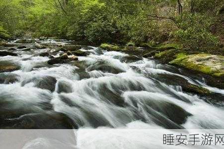 两峰夹小溪地湿又无泥诗 小说:两山环抱小溪,湿润而无泥的诗意小说" 🌊