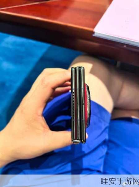 华为Mate XT折叠屏手机,轻微折叠痕迹属正常现象吗?